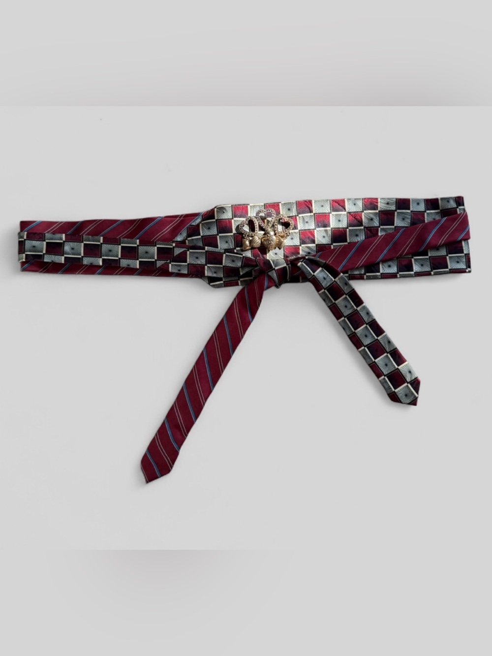 Fairytale Necktie Belt Queen of Hearts Vintage Ties,Heart Brooch hidden pocket - Picture 2 of 3